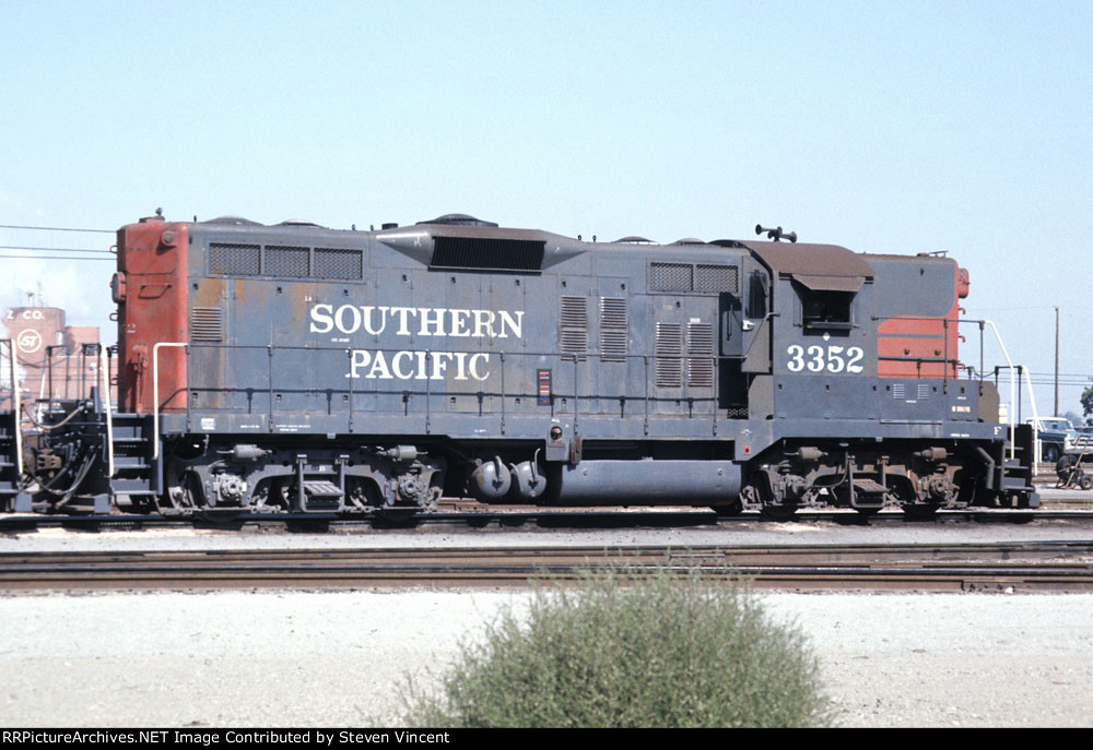 Southern Pacific GP9E SP #3352
